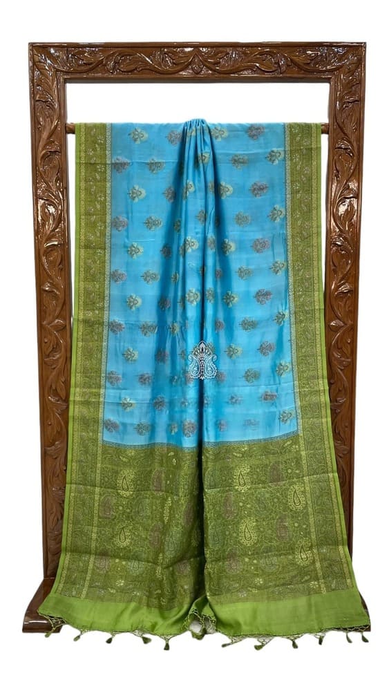 Banarasi saree laid flat, turquoise with gold motifs, green border and gathered pallu