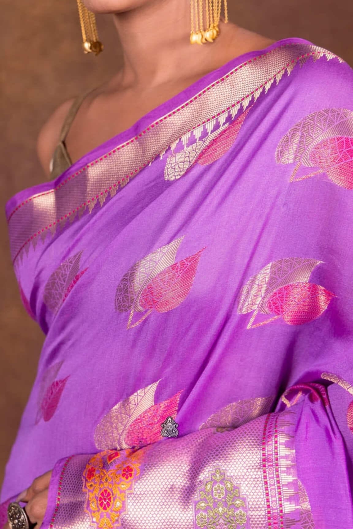 Lavender saree pallu with gold zari leaf and heart motifs