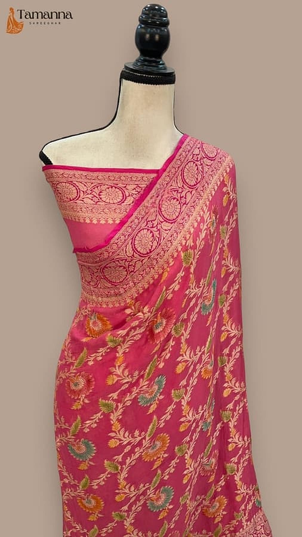 Melon pink saree pallu with gold vine and floral motifs, patterned zari border