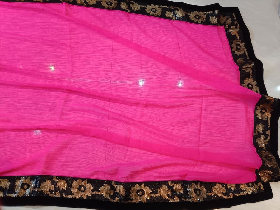 Pink saree pallu with black border and gold motif trim