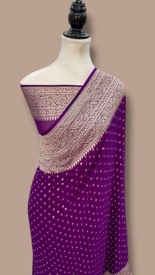 Purple sari on mannequin with patterned pallu and silver border