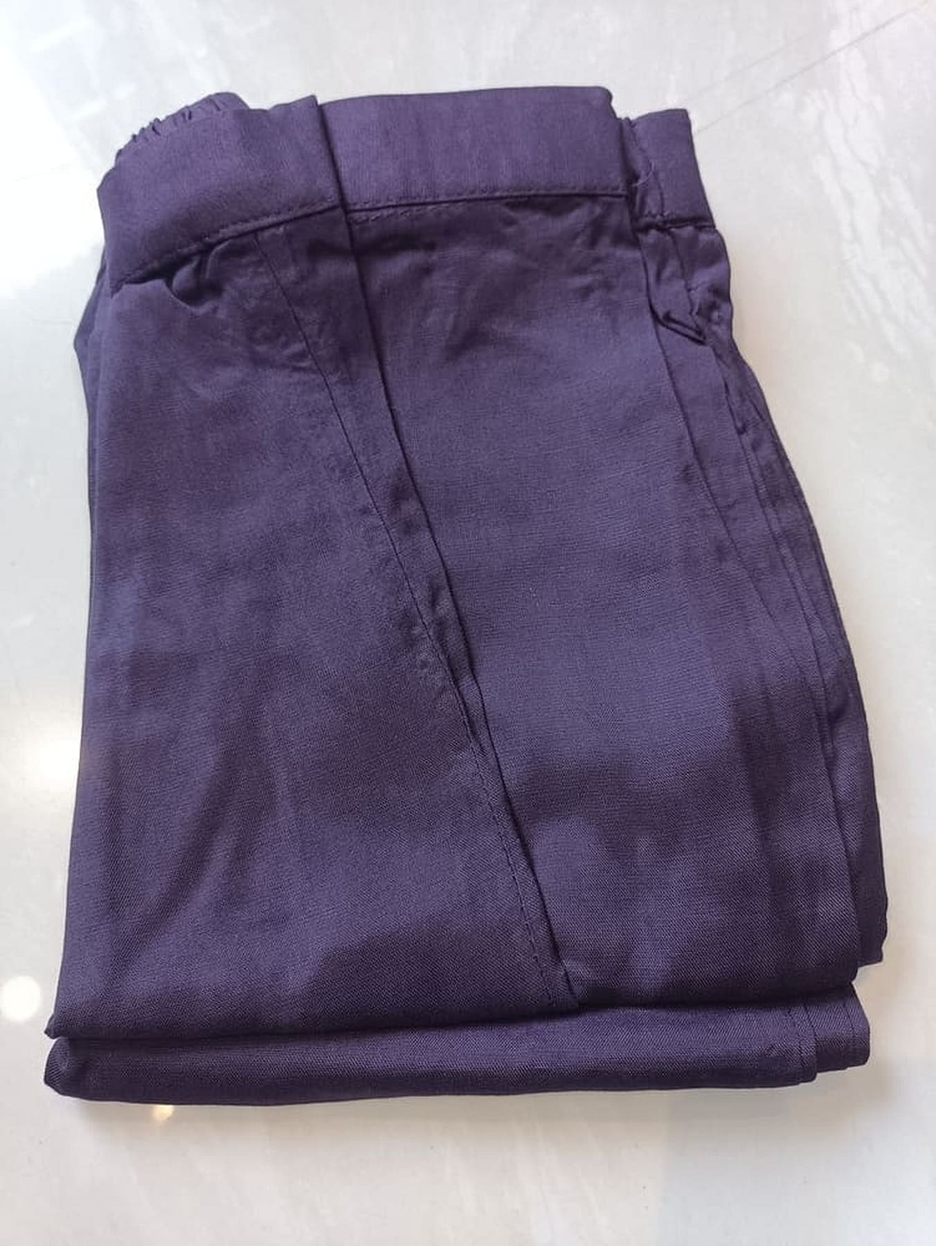 Purple straight pants with elastic waistband and folded cuffs